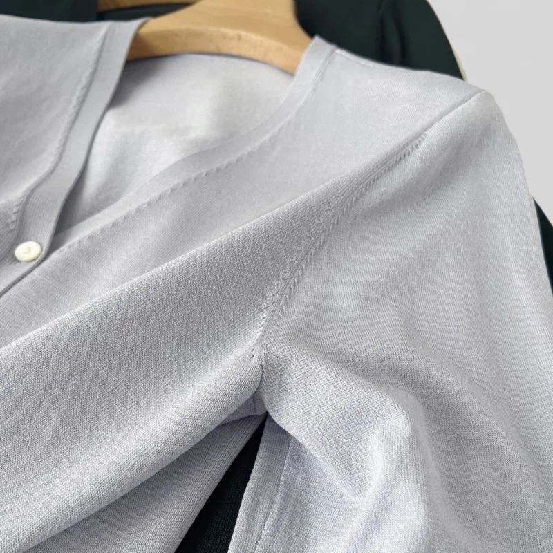 سترة نسائية من الكشمير مستوحاة من الطراز القديم - دفء فاخر للإعدادات غير الرسمية في 25 تريكو للارتداء اليومي AG3176