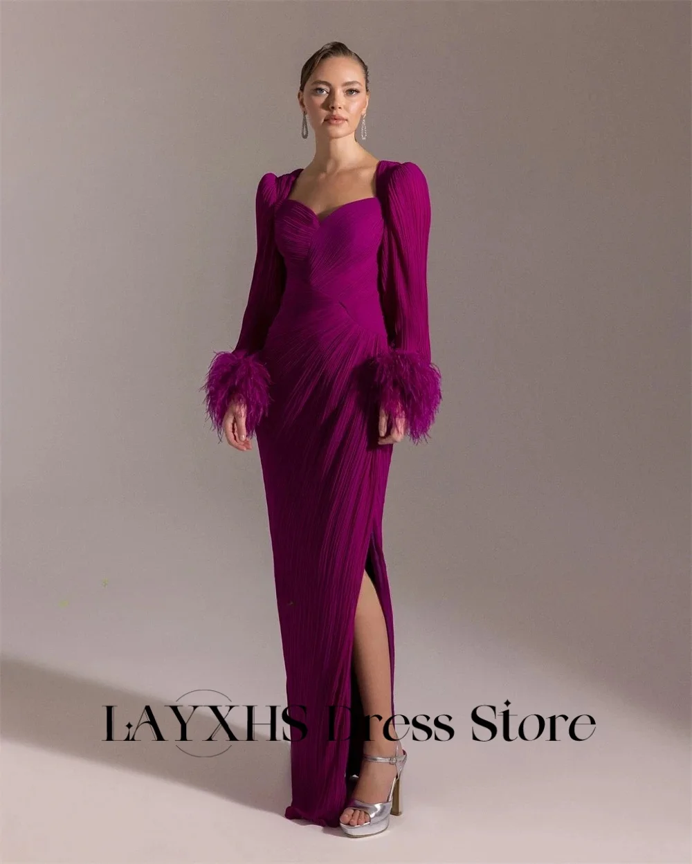 LAYXHS Elegante Paarse Avondjurken Vierkante Hals Lange Mouwen Veren Ruglooze Zijsplit Galajurken Aangepaste فساتadro •Мة