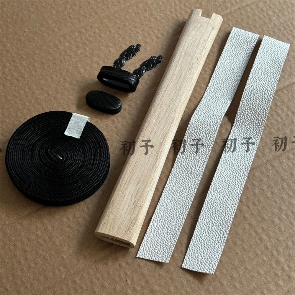 26cm Rayskin Artificial Leather 26cm Wooden Handle 400cm Ito Alloy Fuchi Kashiha Menuki Fittings for Japanese Katana Swors
