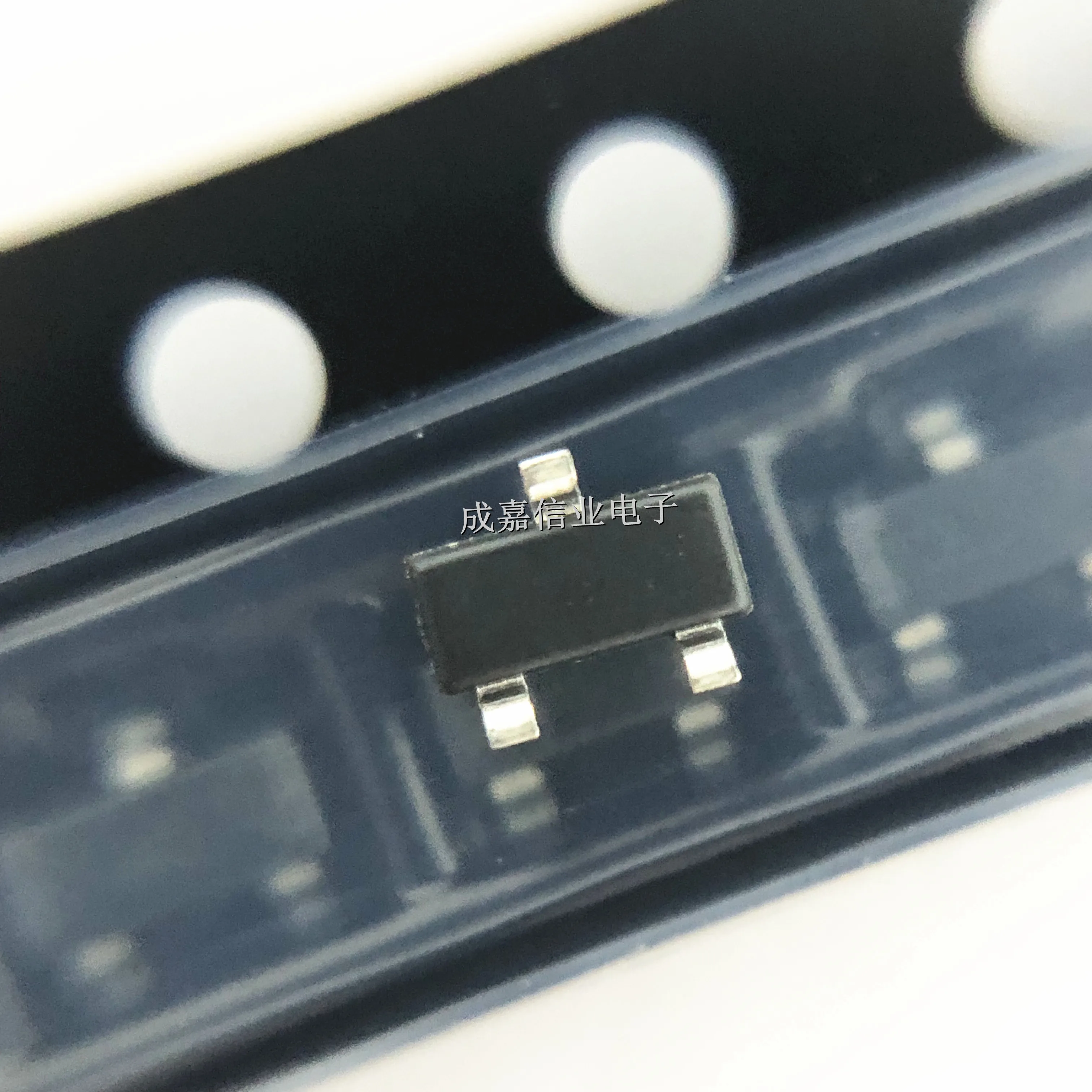 100 قطعة/الوحدة MMBD3004A-7-F SOT-23-3 بمناسبة ؛ KAD إشارة صغيرة تبديل الثنائيات 4A 300 فولت درجة حرارة التشغيل:-65 درجة مئوية-+ 150 درجة مئوية