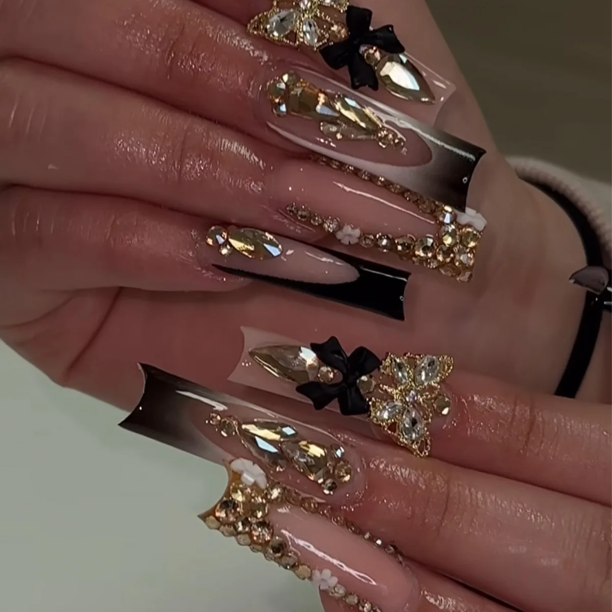 

24pcs Long Square Fake Nails Datachable Gradient Black French False Nail with Butterfly Rhinestone Design Press on Nails Sets
