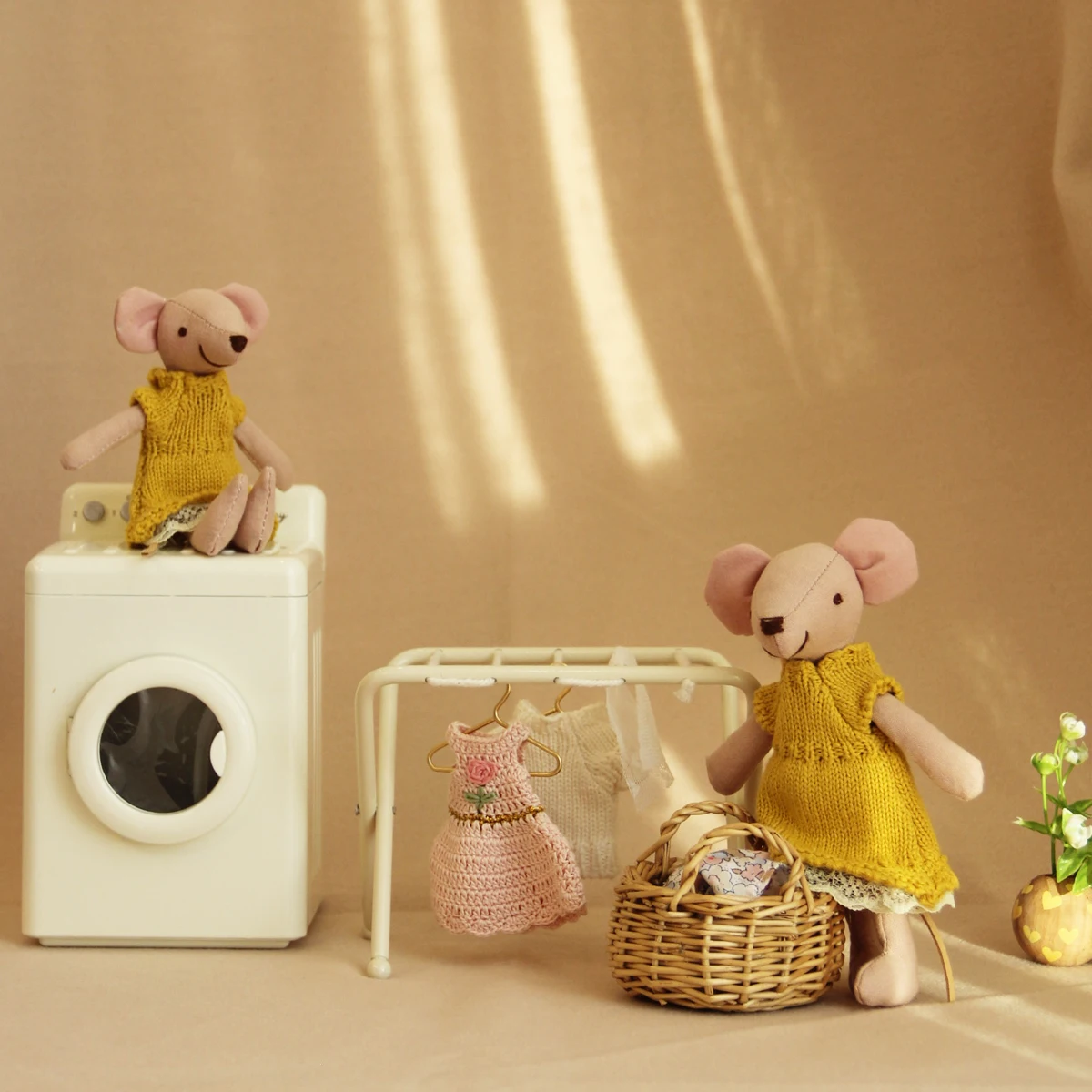 H-13Cm/15Cm 노란색 스웨터 스커트가 있는 변경 가능한 마우스가 있는 놀이 집 장난감