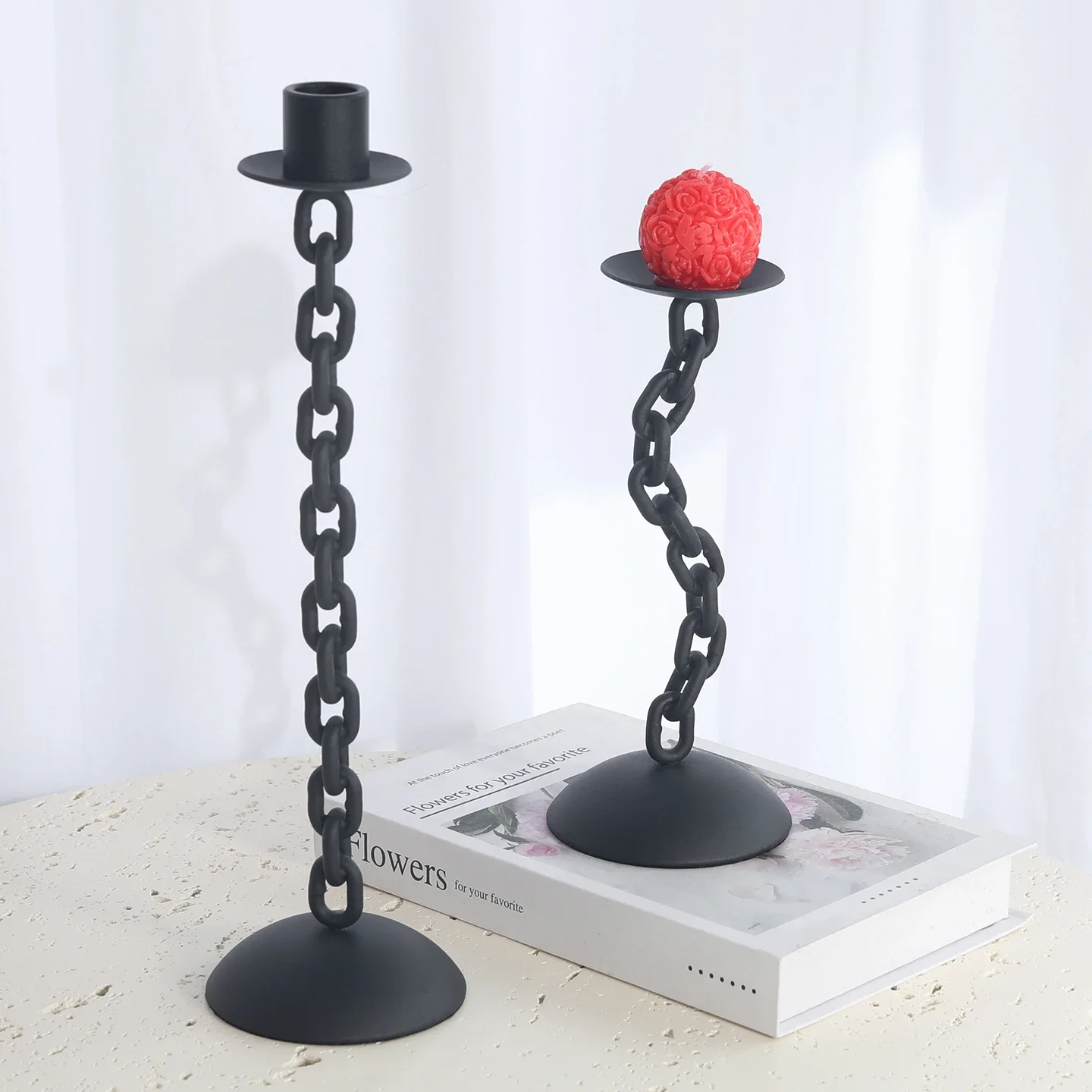 Metal Candlestick Geometric Chain Candle Holder Twisted Lock Candle Stick Holder Home Decoration Accessories Metal Cage