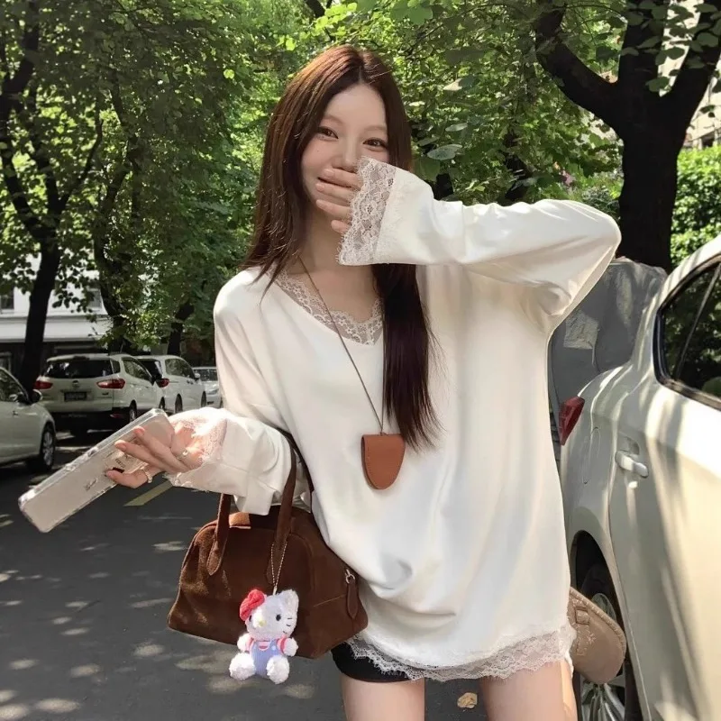 

2025 Fall/Winter New V-Neck Lace Bottom Jacket Women's High-End Cotton Long-Sleeved T-Shirt Loose Mid-Length White Inner Top