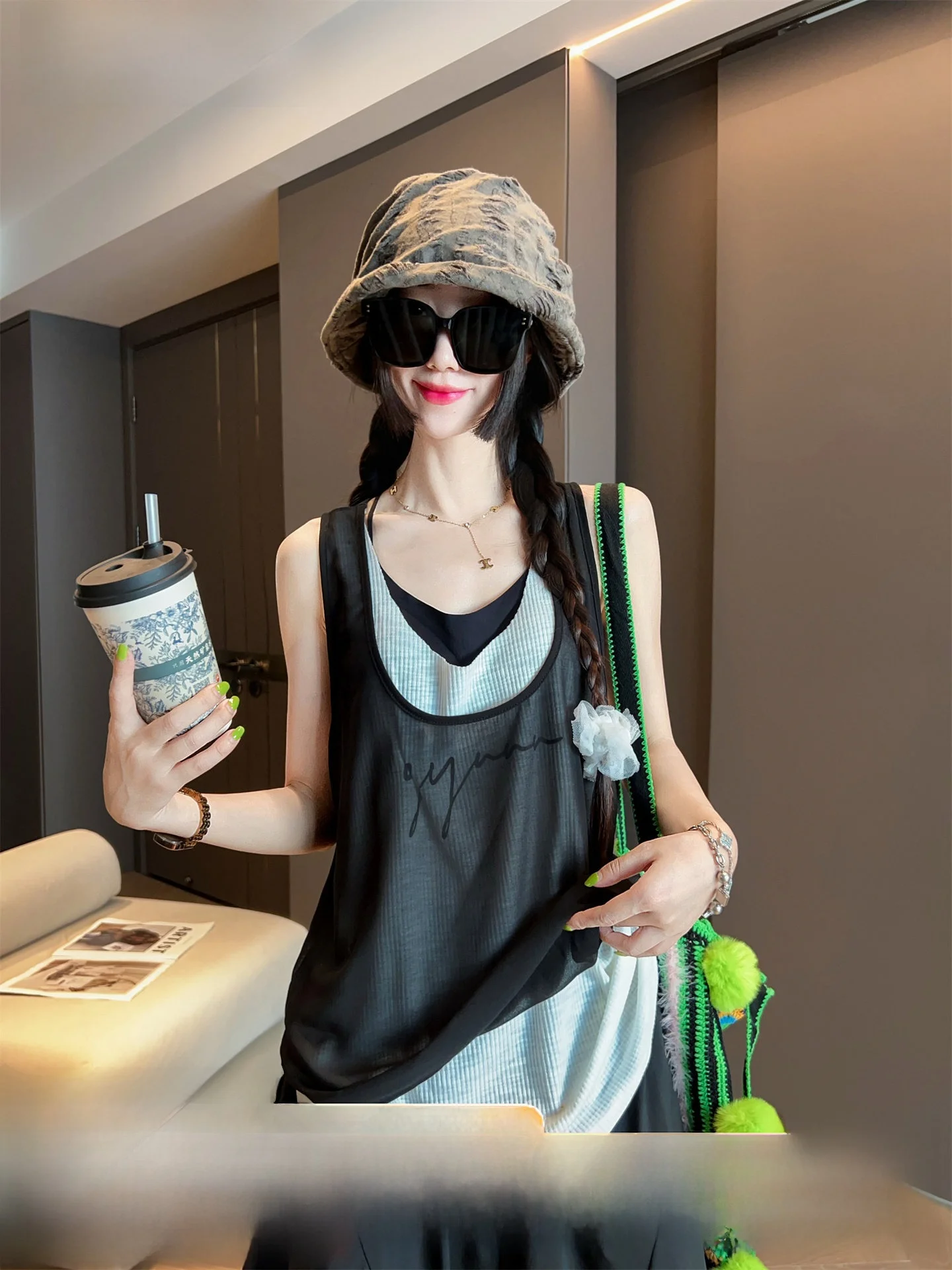 

Модный свободный женский топ без бретелек, лето 2025, новинка, повседневная футболка с круглым вырезом из альтернативного материала