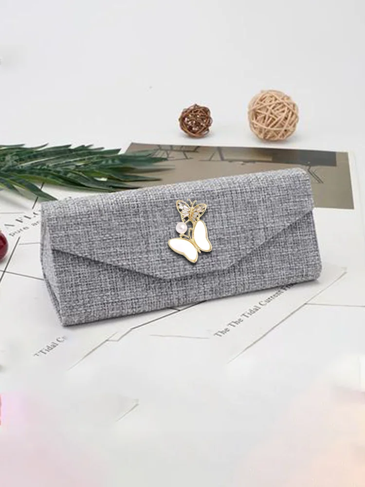 Triangular Eyewear Case: Cotton Linen Portable Exclusively for Women Symmetrical Leaf Decor