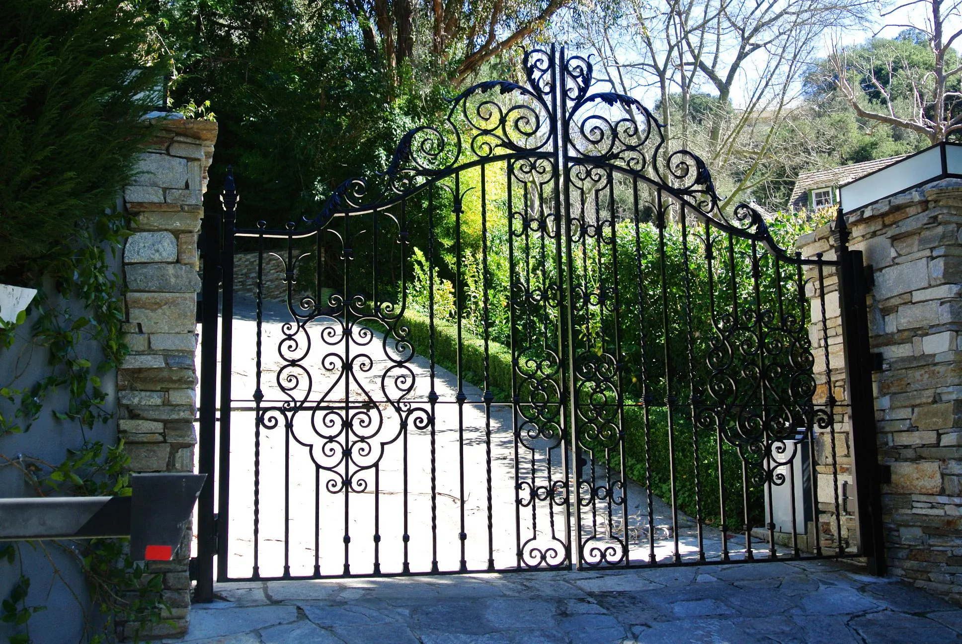 Wrought Iron Gates Manufacturers China Sliding Swing Metal Garden Fences Hc-g19