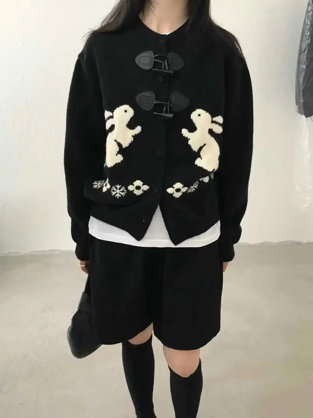 المرأة الحياكة سترة 2025 جديد ريترو سترة أرنب الجاكار طوق سميكة فضفاضة المتخصصة مصمم معطف متماسكة عادية