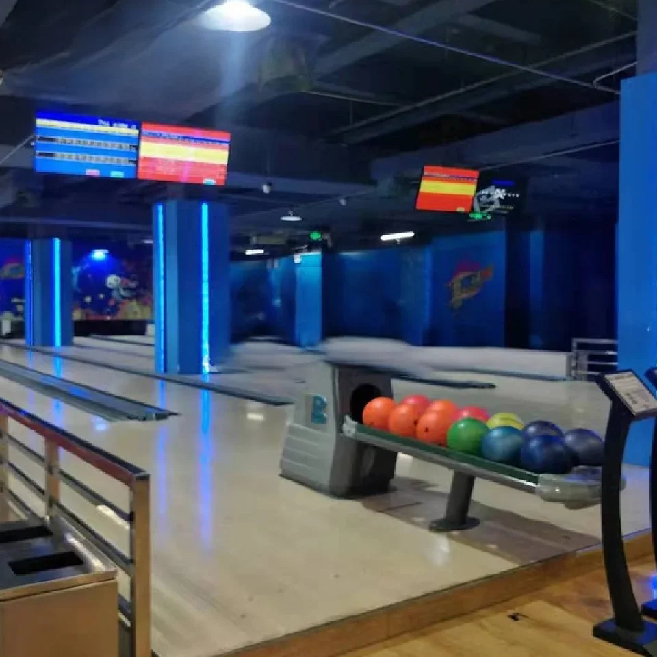 SUNMO Sports Family Entertainment Center bowling lane complete adult and kids bowling alley hot sale