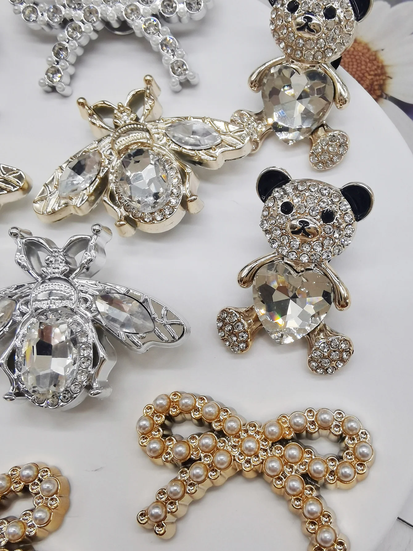 2PCS Resin Heart Bear Shoe Charms DIY Decorations Artificial Faux Bead Bow-knot Shoe Buckle Accessories Removable Bee Shoe Clips image 4