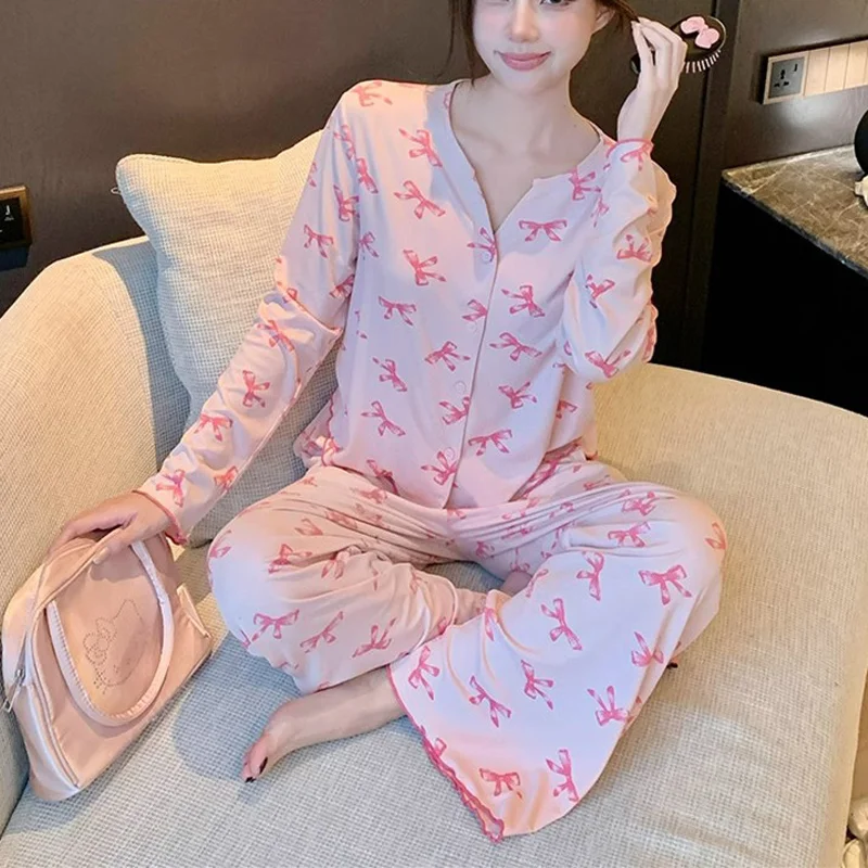 

Новые поступления весны/осень: модный пижамный комплект с минималистичным галстуком-бабочкой в корейском стиле, топ с длинными рукавами и брюки.