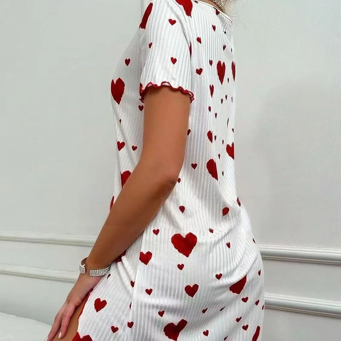 2026 Love Heart Printed Loose-Lined Women's Sleeping Dress with Bowknots - Cute and Sweet