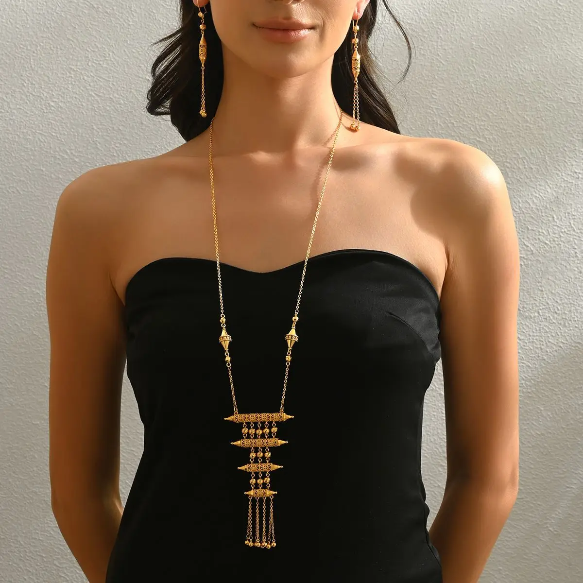 

Новый модный комплект украшений из Дубая: позолоченные 24-каратным золотом ожерелье и серьги для элегантного подарка на помолвку или вечеринку, ювелирный подарок для любимой.