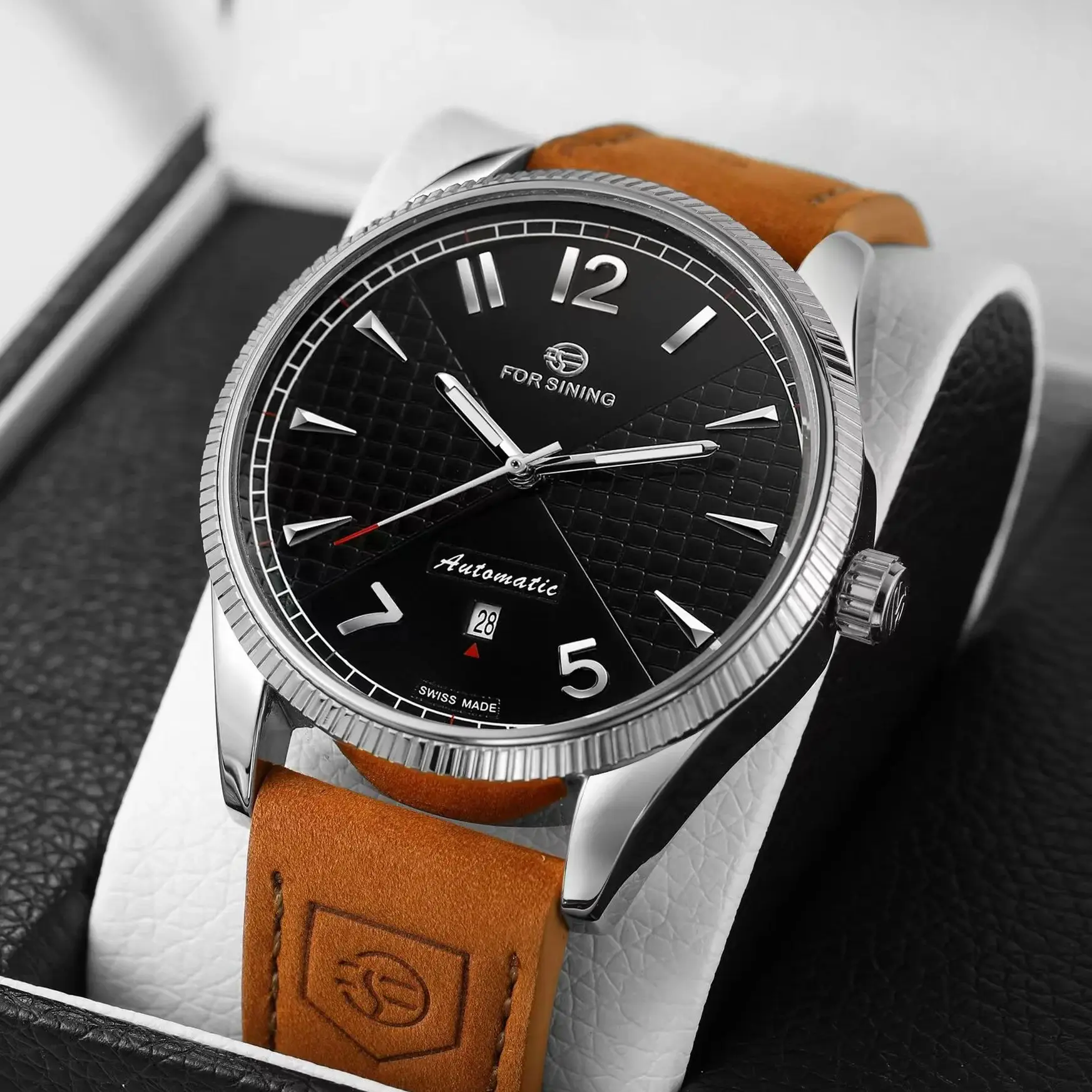 

European and American Style, High-End, Light Luxury Men's Mechanical Watch, Skeleton Design, Automatic Winding, Leather Strap, with Calendar Display, Best-Selling Watch for Men, Stylish and Cool for Social Guys, Fashionable Outdoor Sports Simple Wristwatc