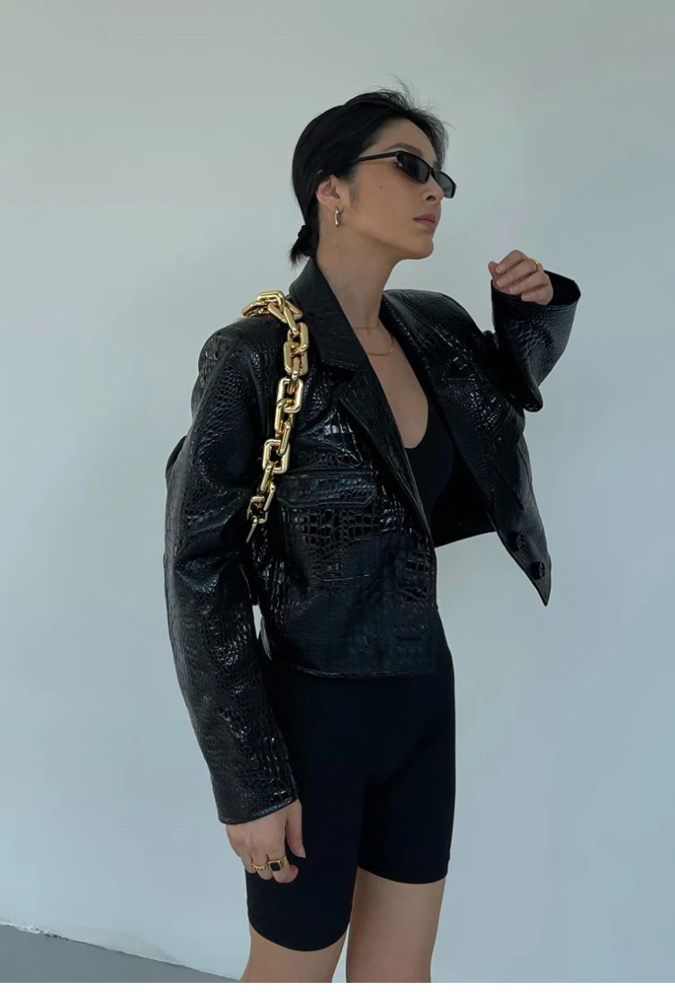 Lautaro Spring Autumn Short Cool Stylish Shiny Reflective Crocodile Print Patent Pu Leather Jacket Women Runway Fashion 2023