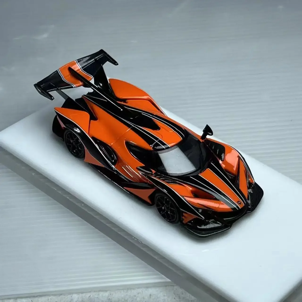 PEAKO x TOPART Model 1:64 IE Orange limited 999 Diecast Model Car