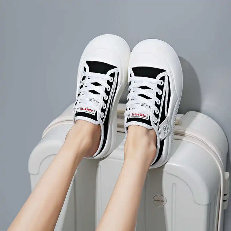 أحذية ربيع الخريف أحذية رياضية منصة بيضاء امرأة كعب الصيف المرأة الأخفاف الرياضية ضرب نماذج أحذية رياضية المتسكعون