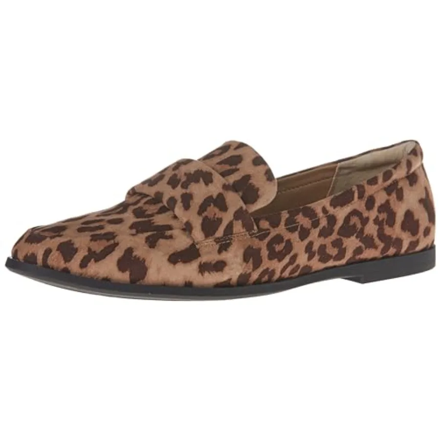 

Women's Soft Almond Toe Loafer