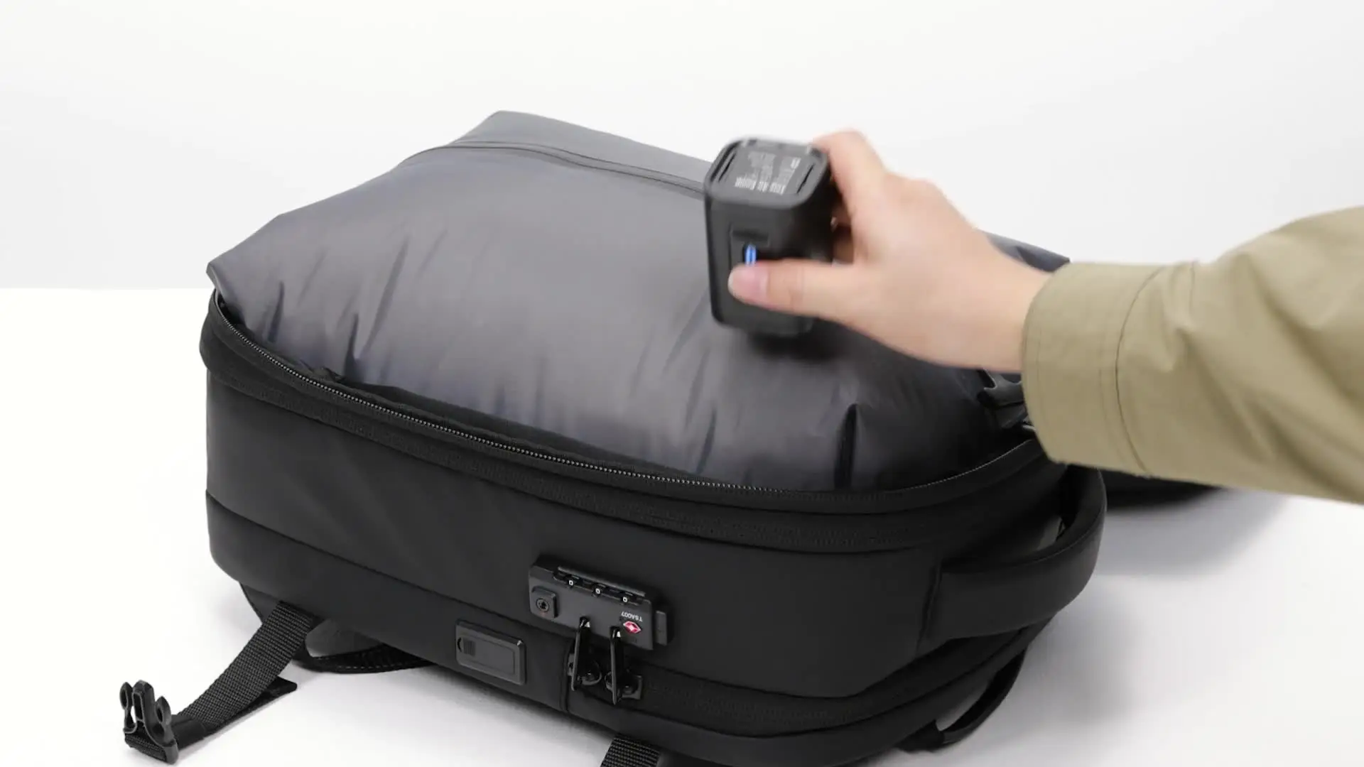 Sac à dos de voyage décontracté 16 pouces, sac à dos pour ordinateur portable à compression sous vide, sac à dos scolaire avec port de charge USB, sac à dos de randonnée et d'affaires extensible