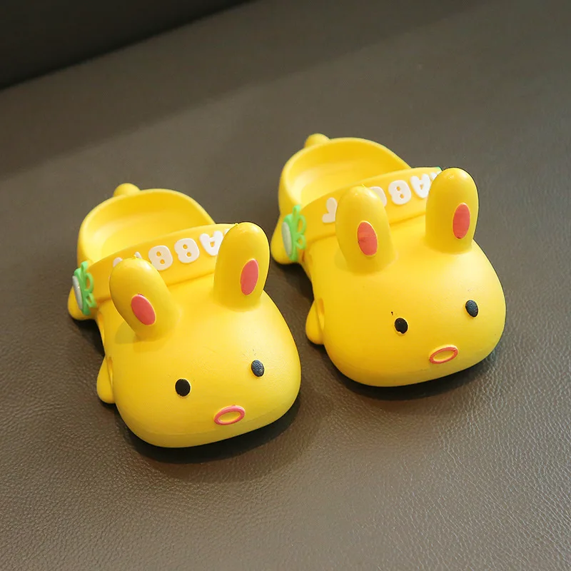 Cartoon Bunny Hole Shoes Children Beach Non-slip Shoes Parent-Child Outdoor Casual Sandals Big Kids Adorable Sandals Comfortable