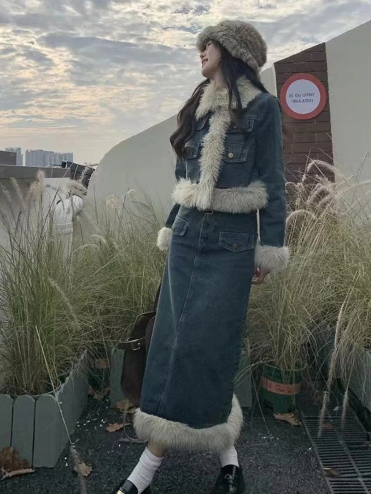 

Джинсовый комплект в стиле ретро, длинная пышная юбка-жуэт, комплект из двух предметов, корейский драматический главный персонаж, длинное волокно из полиэстера, пуговица све