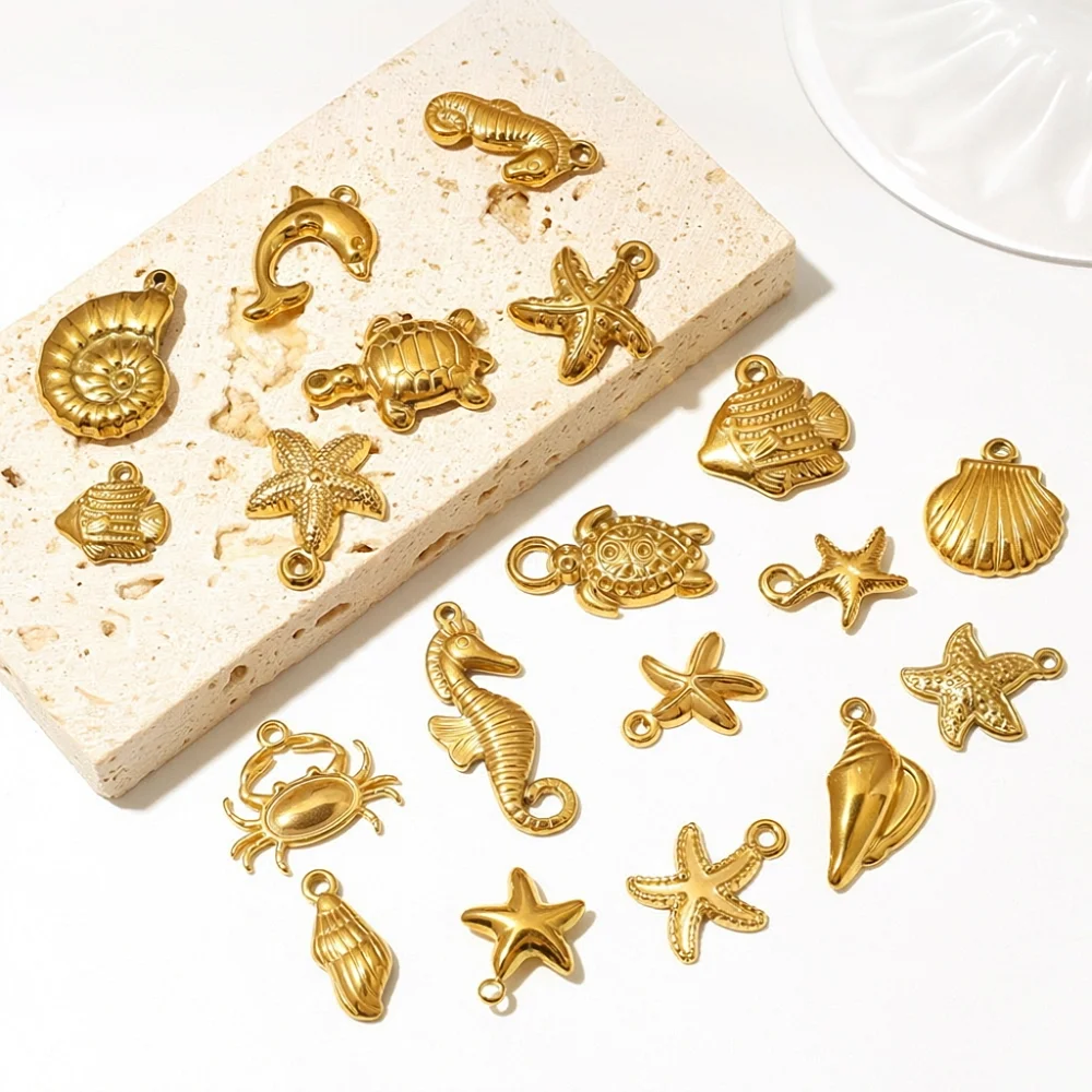 Dijes de animales marinos chapados en oro al por mayor: tortuga, concha, estrella de mar, accesorios de bricolaje, colgantes de acero inoxidable para la fabricación de joyas.