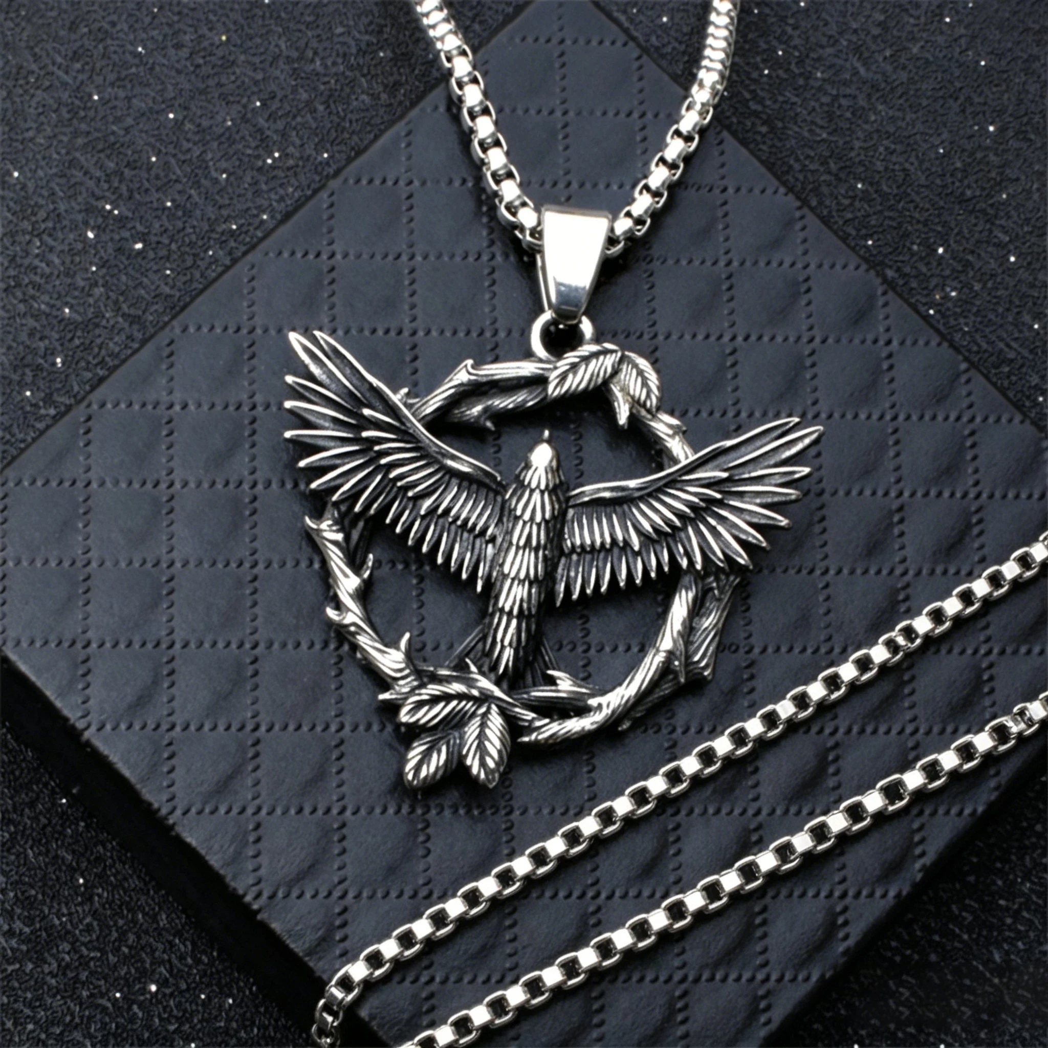 Flying Eagle And Branch Circle Pendant Necklace For Men Women Vintage Silver Color Box Chain Hip Hop Rock Bird Neck Jewelry Gift