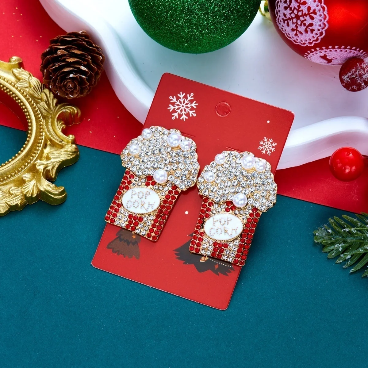Weihnachtliche rote Strass-Ohrringe mit simulierten Perlen in Popcorn-Form für Damen, kreative Weihnachts-Popcorn-Ohrringe, Neujahrsparty-Schmuck. – Detail 26