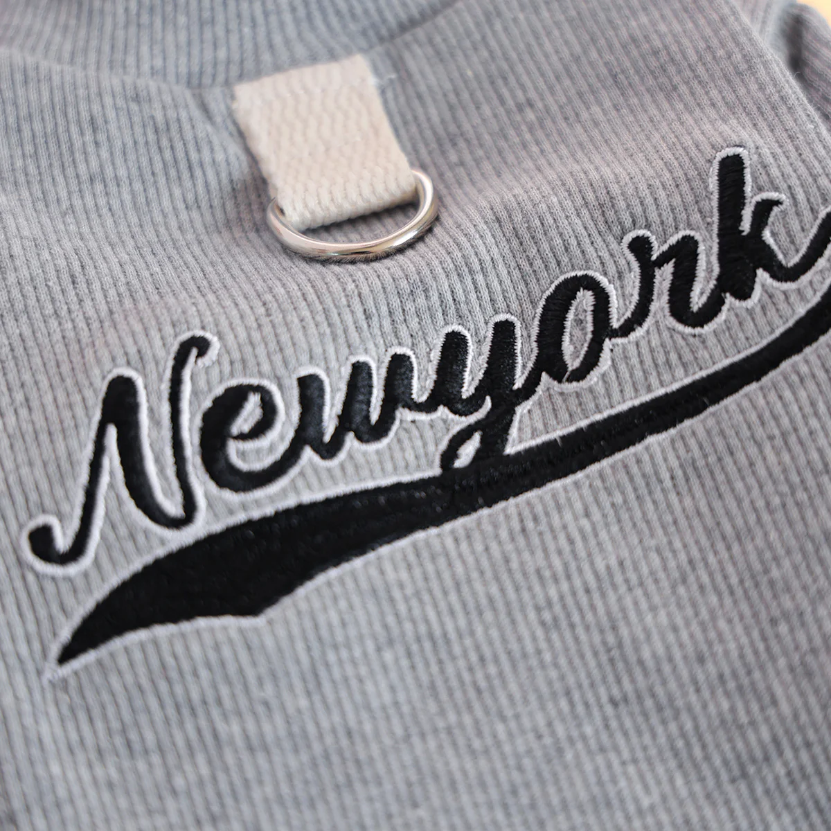 قطعة واحدة من ملابس الحيوانات الأليفة للقطط والكلاب، أكمام مخططة ملونة مريحة للفصول الأربعة، سترة قميص سفلية مع مشبك جر