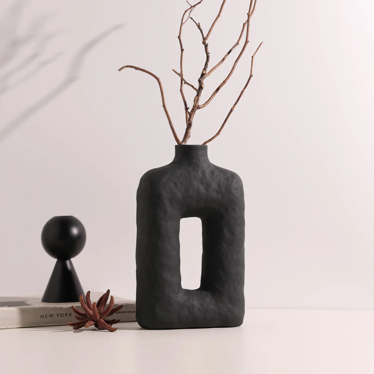 Ceramic Vase Light High-end Art White Black Vases Model Room Home Decoration Living Room Table Countertop Vase Gift