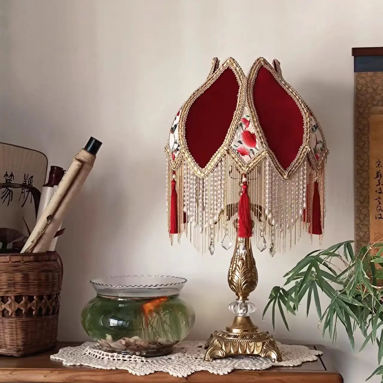 Chinese Wind Flower and Bird Nostalgic Retro Embroidery Medieval Fringed Table Lamp Exquisite Handmade Decorative Lamp