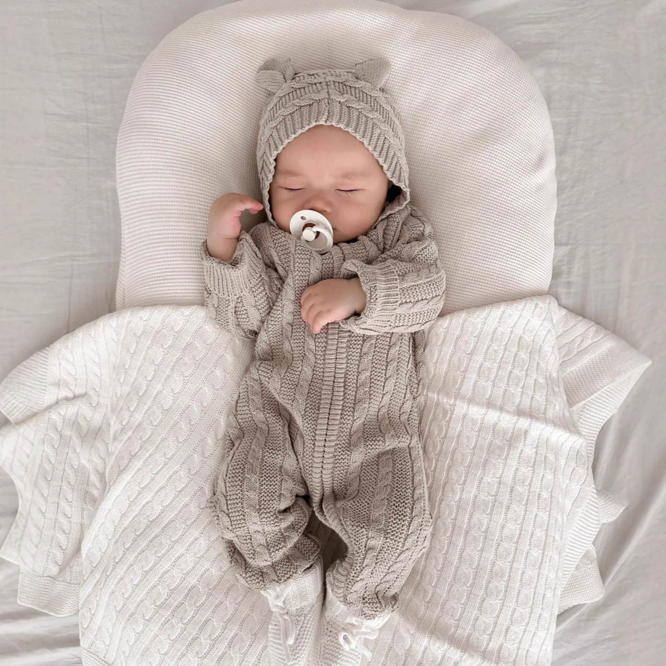 

Infant Boy Long Sleeve Knitted Jumpsuit Toddler Girl Casual Zipper Romper 0-24M 2025 Winter New Baby Hooded Sweater Romper Solid