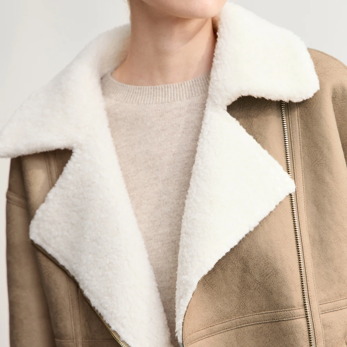 AMII معطف المرأة 2025 شتاء جديد دافئ جميع الصوف فضفاض معاطف الفرو امرأة طويلة الأكمام سستة الصلبة تنوعا سترة أعلى 12554001