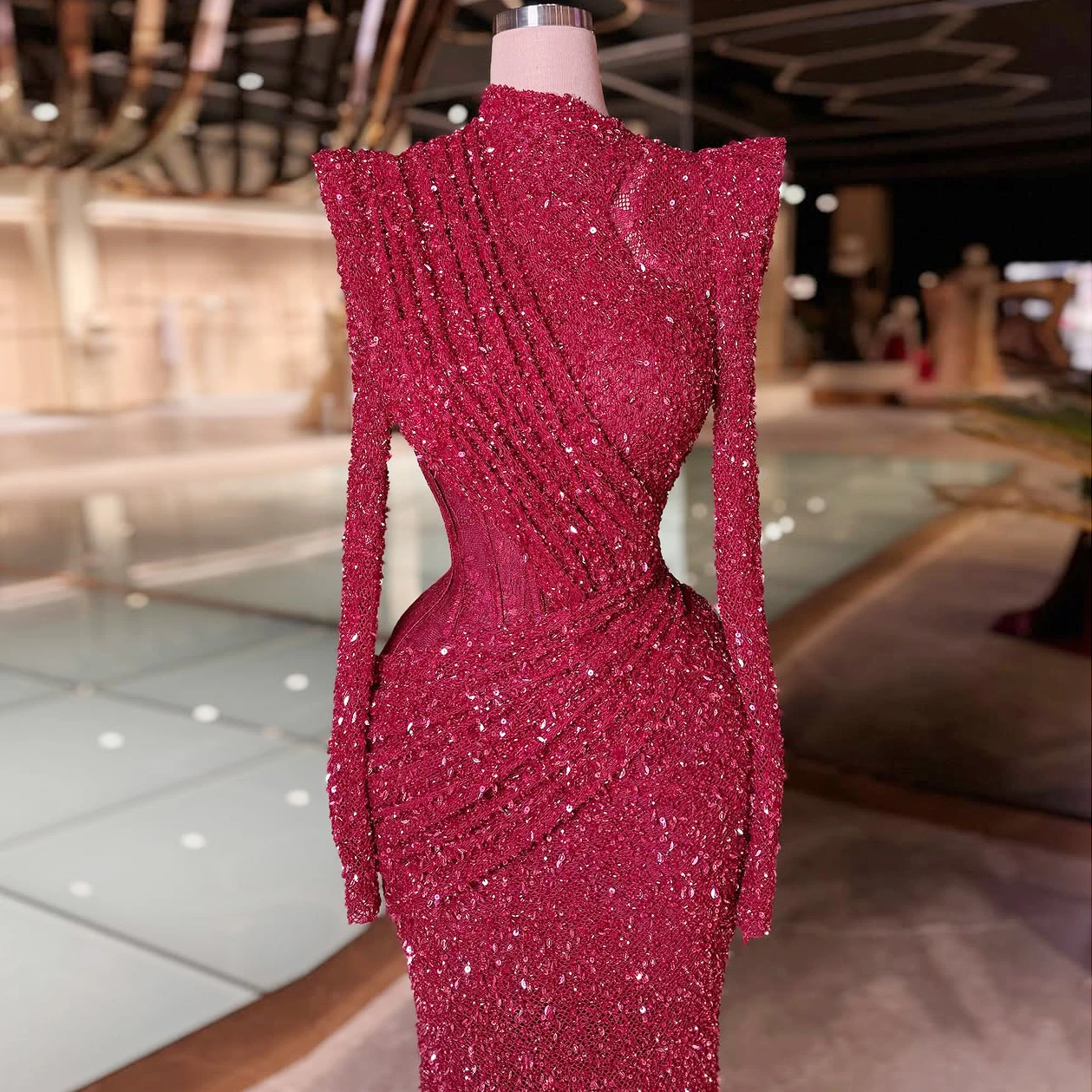 Rotes Abendkleid mit Pailletten, plissierter Spitze, lange Ballkleider, lange Ärmel, Stehkragen, Partykleider