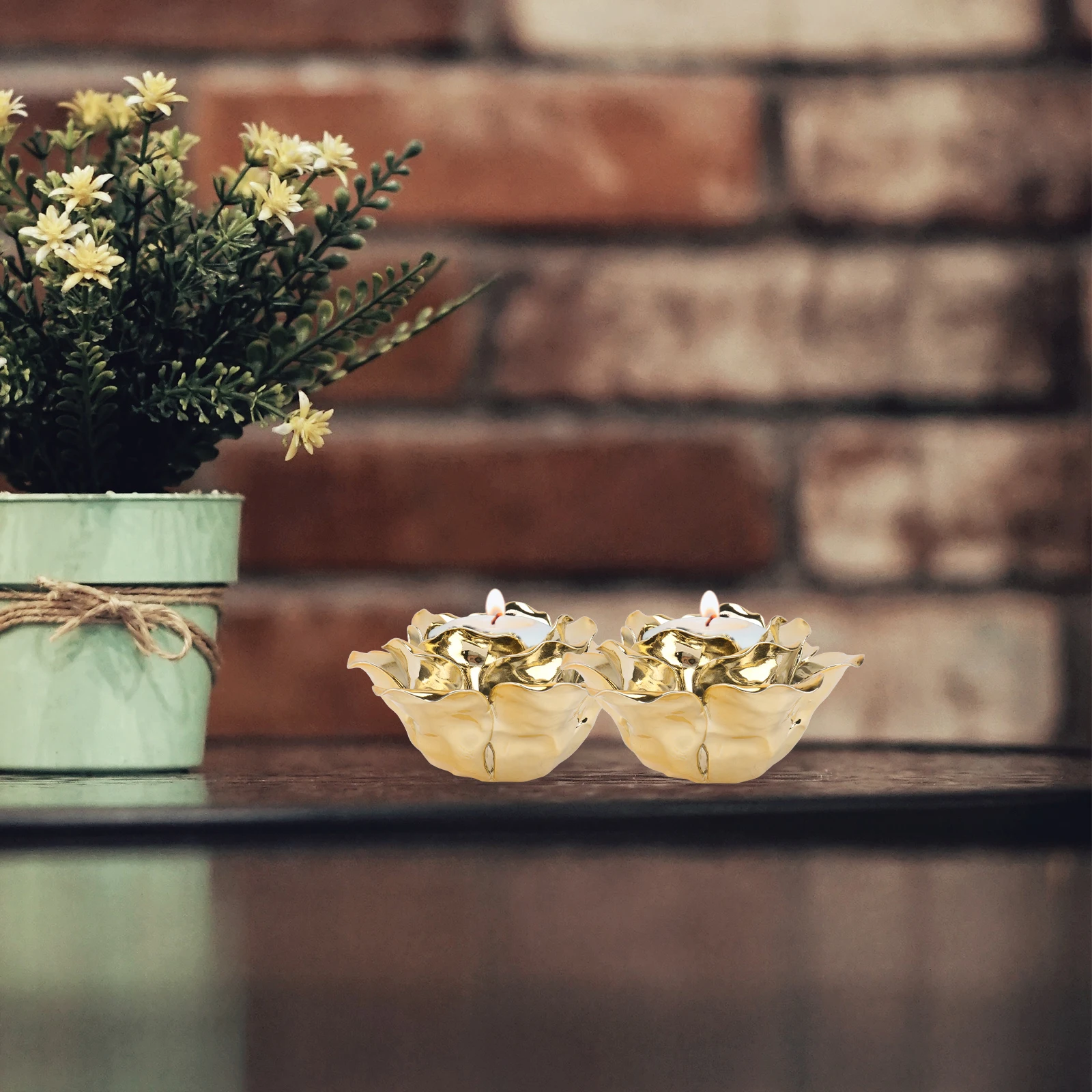 

2pcs Candlestick Decorative Wrought Iron Flower Modeling Candleholder Nordic Style Desktop Adornment For Home Bar Restaurant