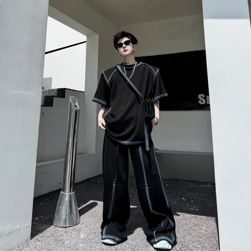 

Летний мужской комплект 2024: футболка с ручной росписью и широкие брюки, дизайн в стиле колор-блок, модный и стильный двухсоставный костюм