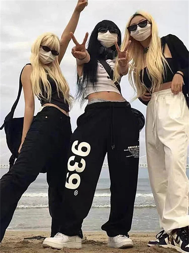 QWEEK Celana Olahraga Jogger Gambar Huruf Mode Korea Wanita Pakaian Jalanan Kpop Hitam Celana Olahraga Kaki Lebar Ukuran Besar Hip Hop Punk