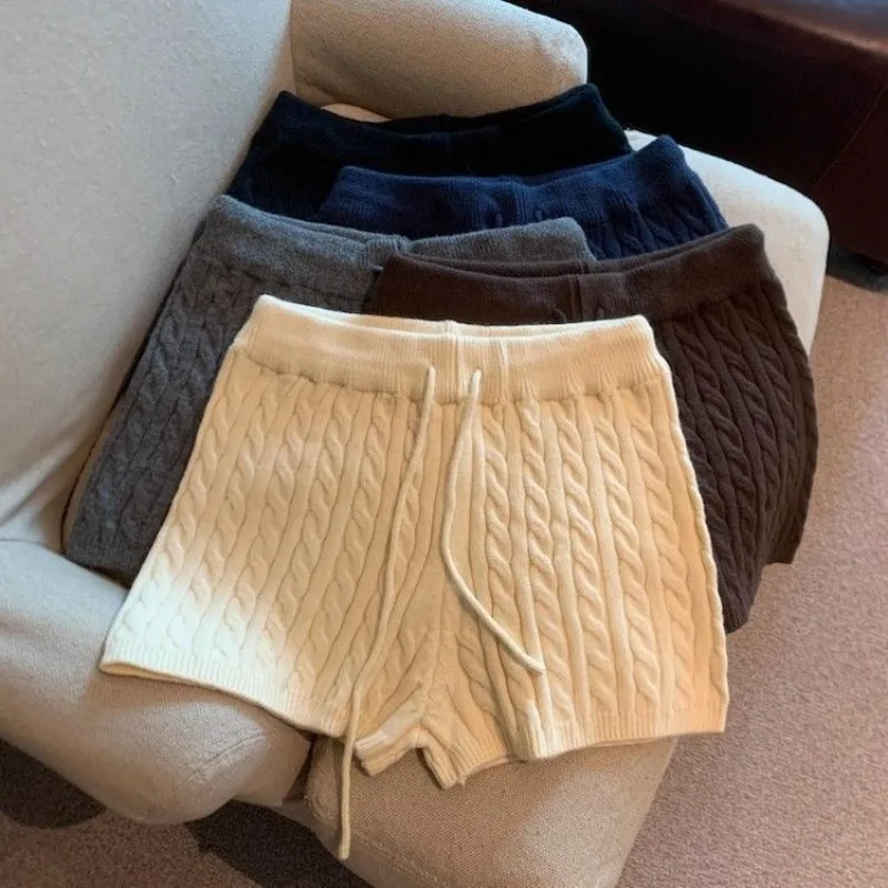 

Japanese Style Retro Knitting Shorts Elastic Waist Twists Cute Shorts for Women Autumn Winter Paired with Boots and Pantyhose