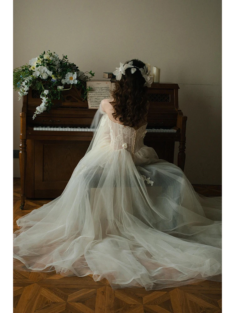 Light Wedding Dresses Sweet Flower Strapless Wedding Dress With Court Train Classic A-line Brides Wedding Dresses Customized