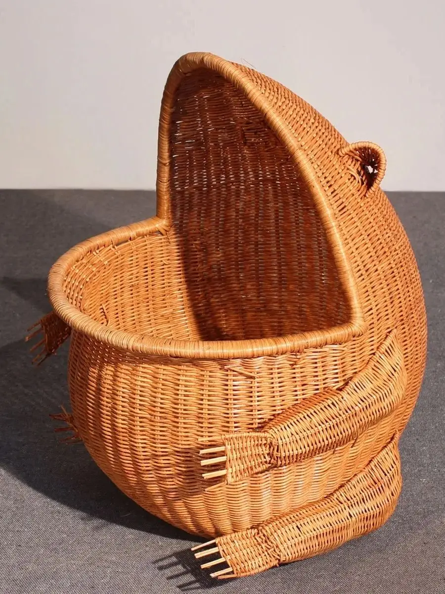 Rattan handmade frog towel storage basket Indonesian rattan miscellaneous basket toy basket hotel guest room