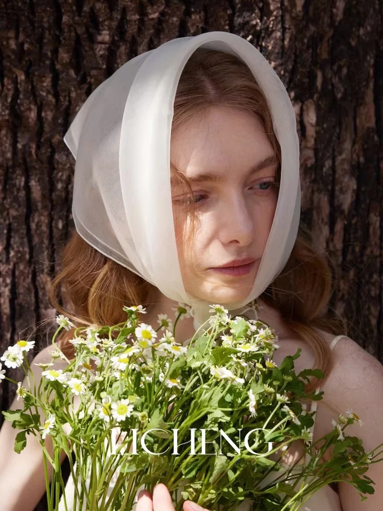 ロマンチックな白いシルクスカーフ女性の春夏通気性のあるエレガントな結び目付きヘッドスカーフ多用途スクエアショールピュアカラーデザイン