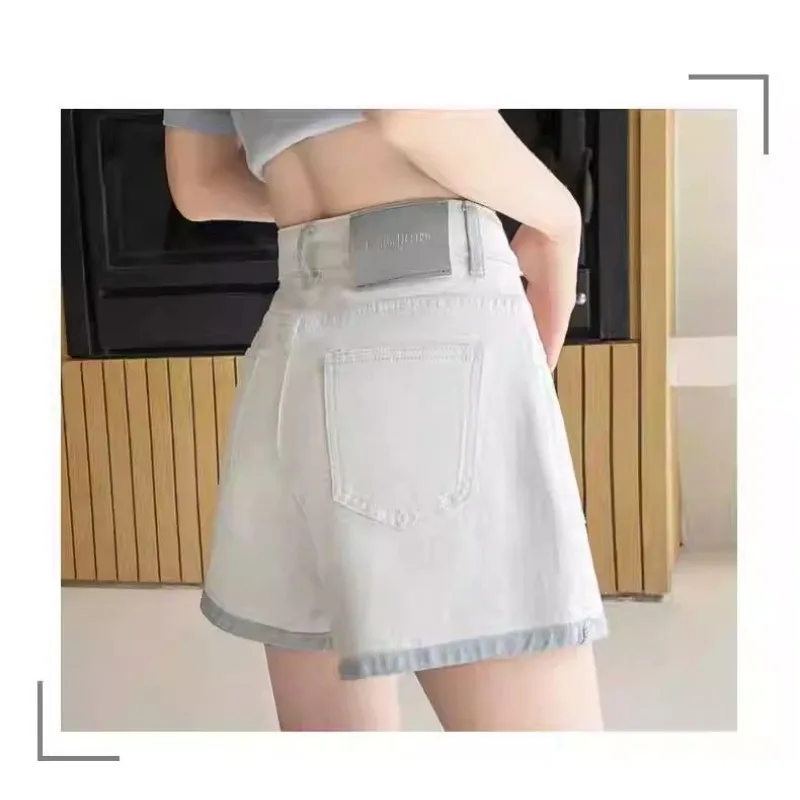Women's Light Wash High-Waisted Denim Shorts with Contrast Hem