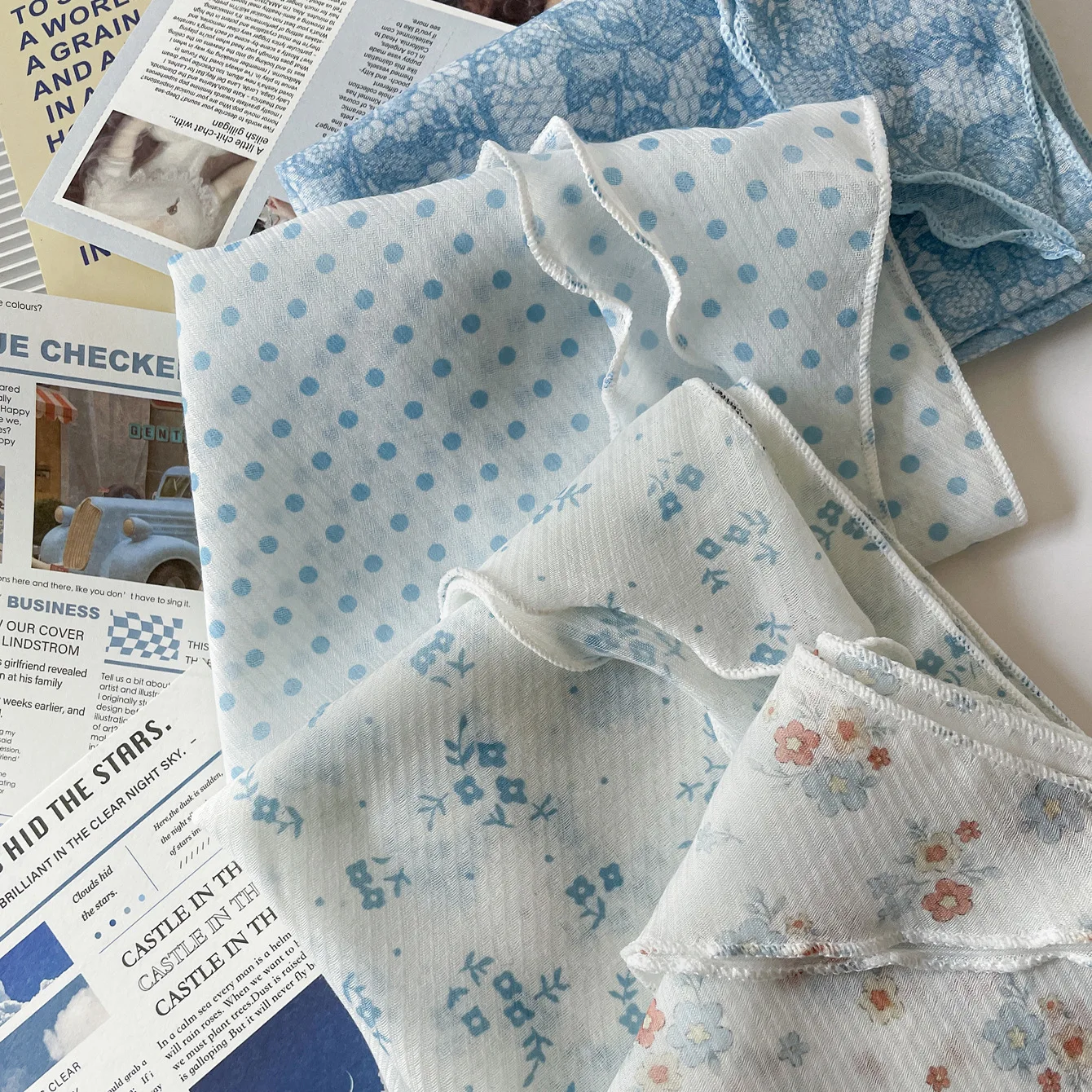 

Lightweight Triangle Scarf Blue Floral Print Hair Ribbon Neck Scarf Women Spring Summer Elegant Versatile Headband Gift