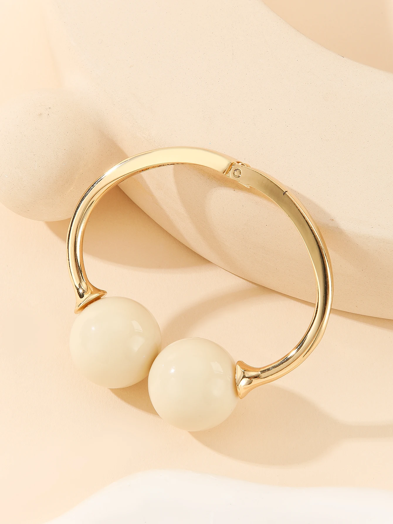 سوار أكريليك مفتوح على شكل دائرة مع خرز على شكل كرة مزدوجة على طراز بوهو متعدد للارتداء اليومي والحفلات قابل للتعديل يناسب العصرية #4