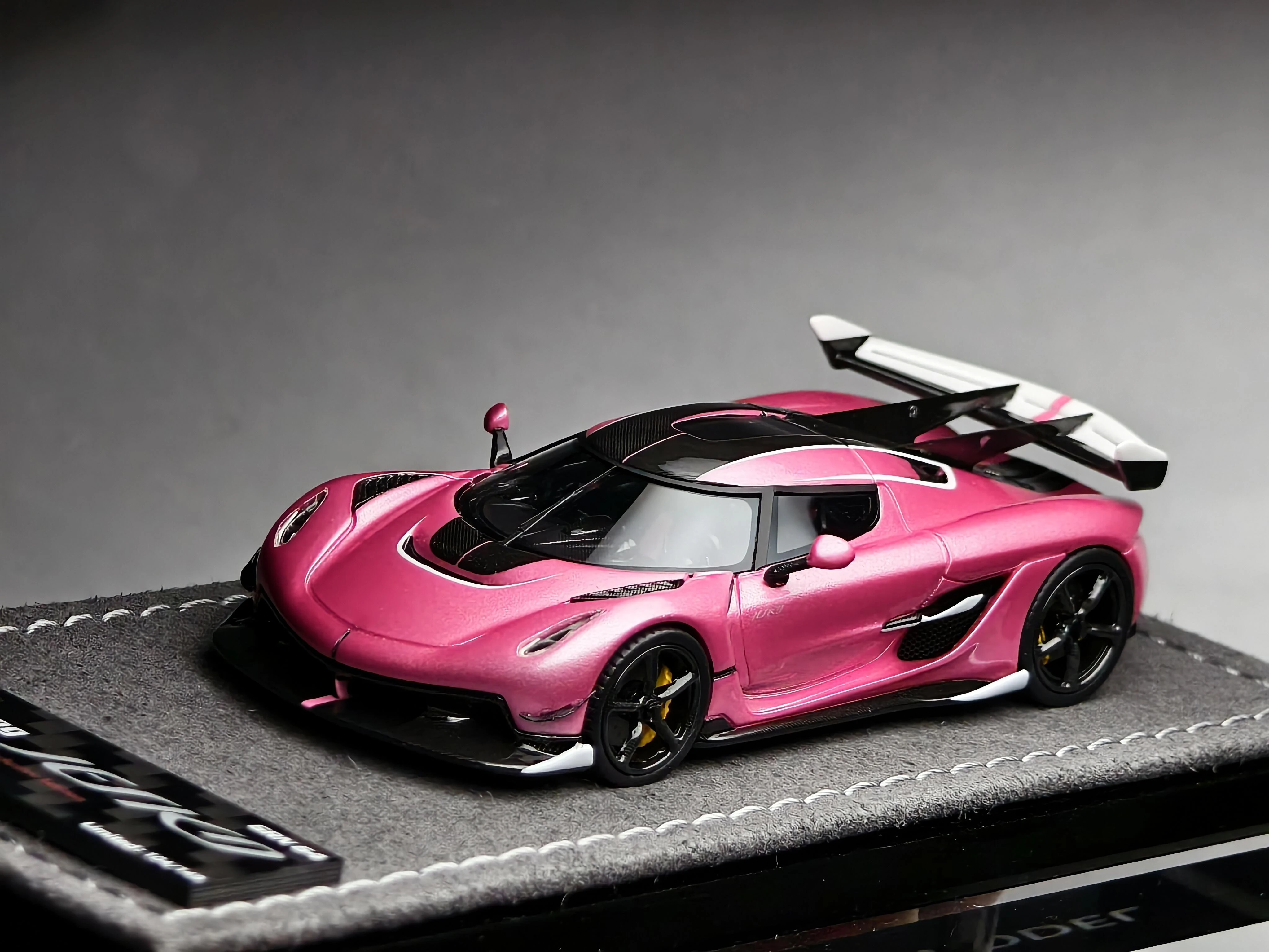 

Gryning model 1:64 pink Jesko Model Car Resin Limited edition New product