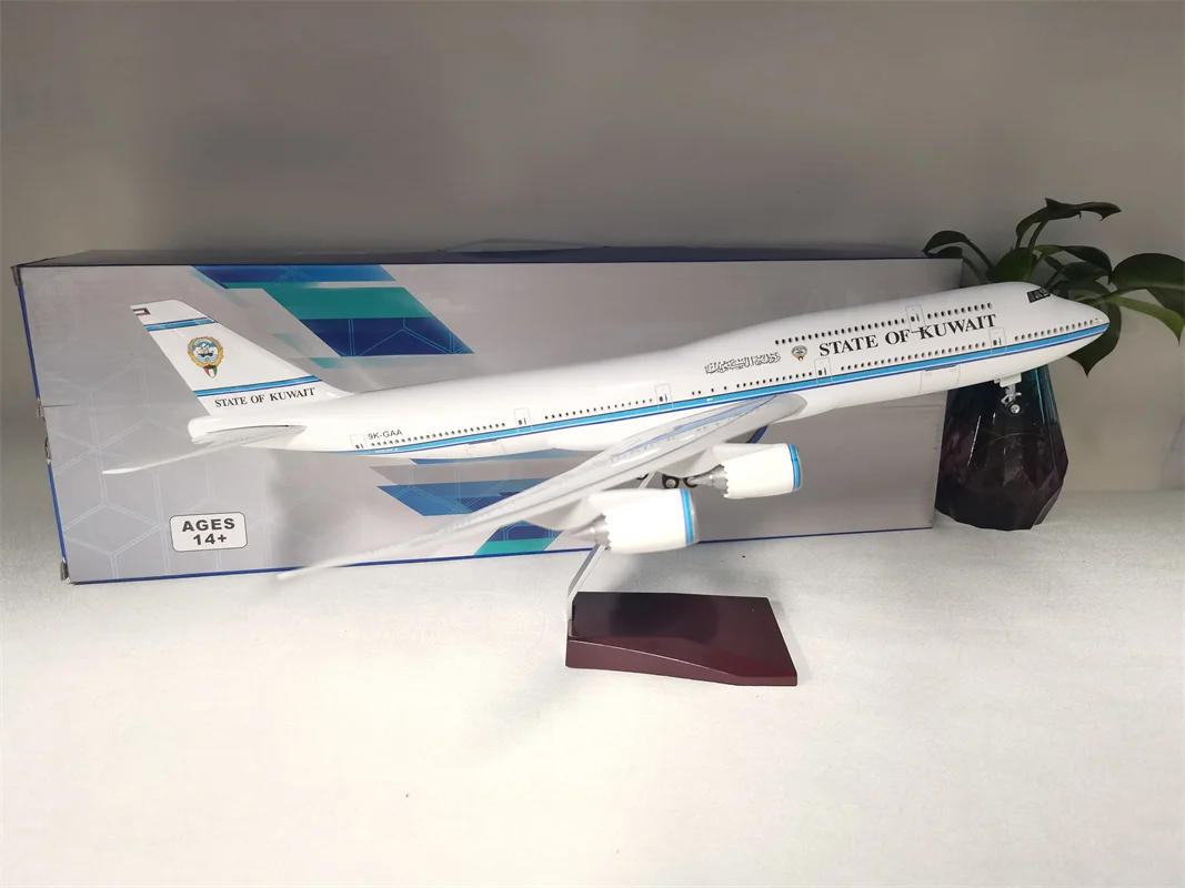 

1:150 Scale Airplane Model B747 Kuwaiti Aircraft Model Resin Miniature Plane with Landing Gear for Collection Display or Gift