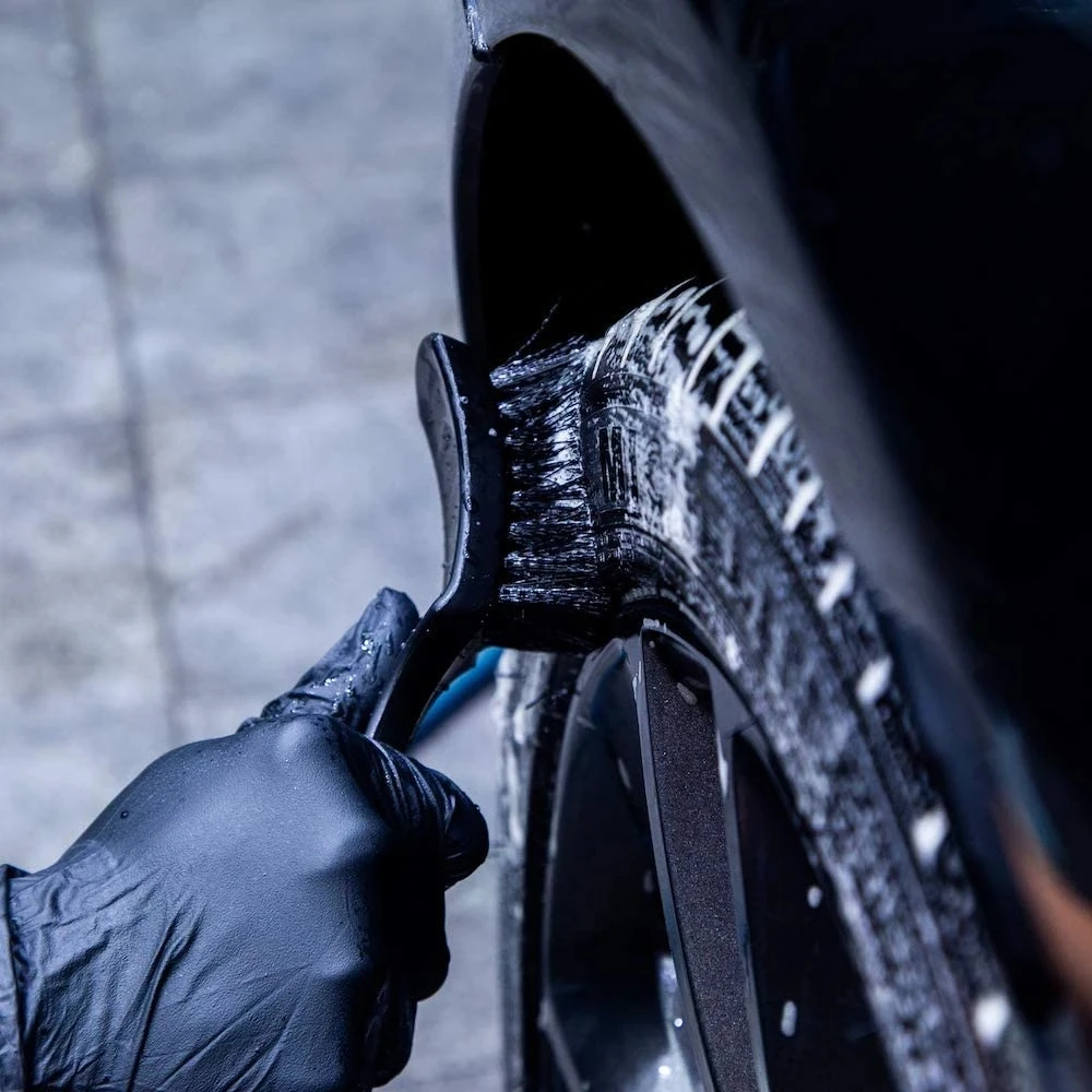 Cepillo de llanta de coche, cepillos de limpieza de cubo de rueda, accesorios de limpieza de detalles de ruedas, herramienta de lavado de neumáticos blanco y negro