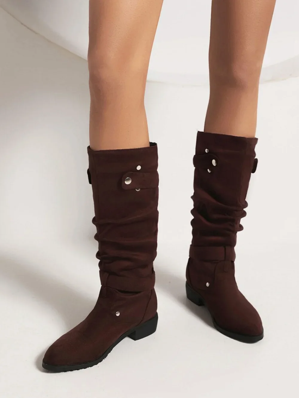 BLXQPYT الركبة أحذية النساء الخريف الشتاء أشار تو فاشون حزام مشبك كعب منخفض الأوسط أنبوب أحذية ركوب الخيل حجم كبير 55 56 57 T999