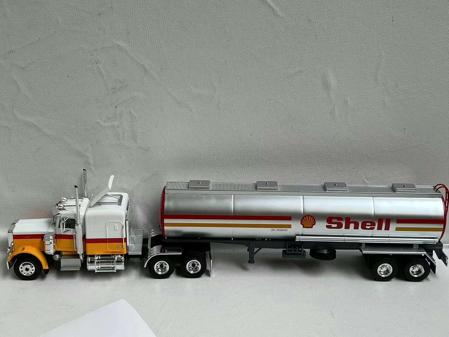 Diecast IXO 1/43 Scale PETERBILT 359 Front Alloy Oil Tank Plastic U8P7F8 Alloy Car Model