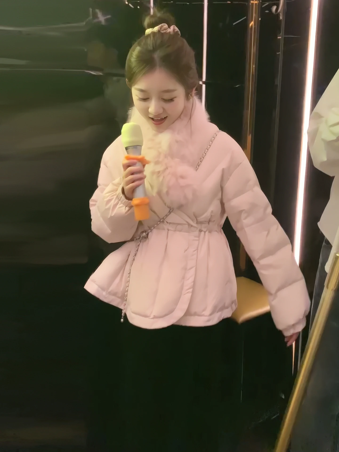 

Женская утепленная зимняя пуховая куртка с меховым воротником, ветрозащитная, теплая, уютная, приталенная, с завышенной талией, для повседневной носки